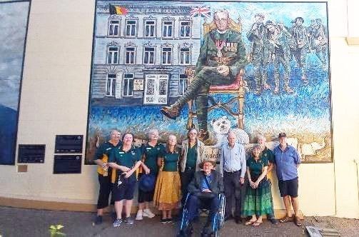 Toc H members in front of the Maryborough mural of Tubby Clayton