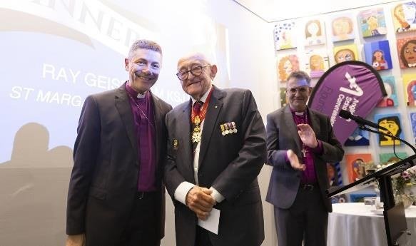 Ray Geise receiving the Ascent Award